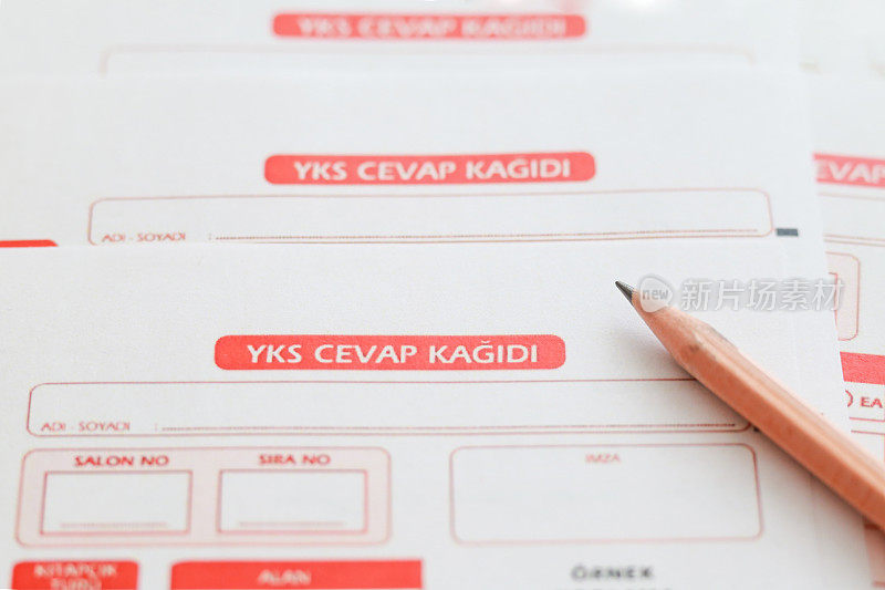 铅笔和橡皮的多项选择测验。(yk cevap kağıdı)